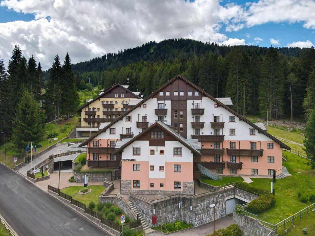 Nevesole Folgarida Resort Aparthotel Екстер'єр фото