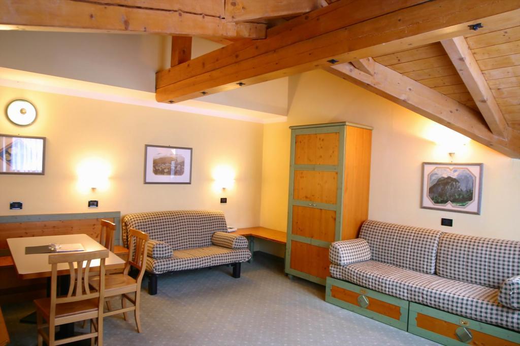 Nevesole Folgarida Resort Aparthotel Інтер'єр фото